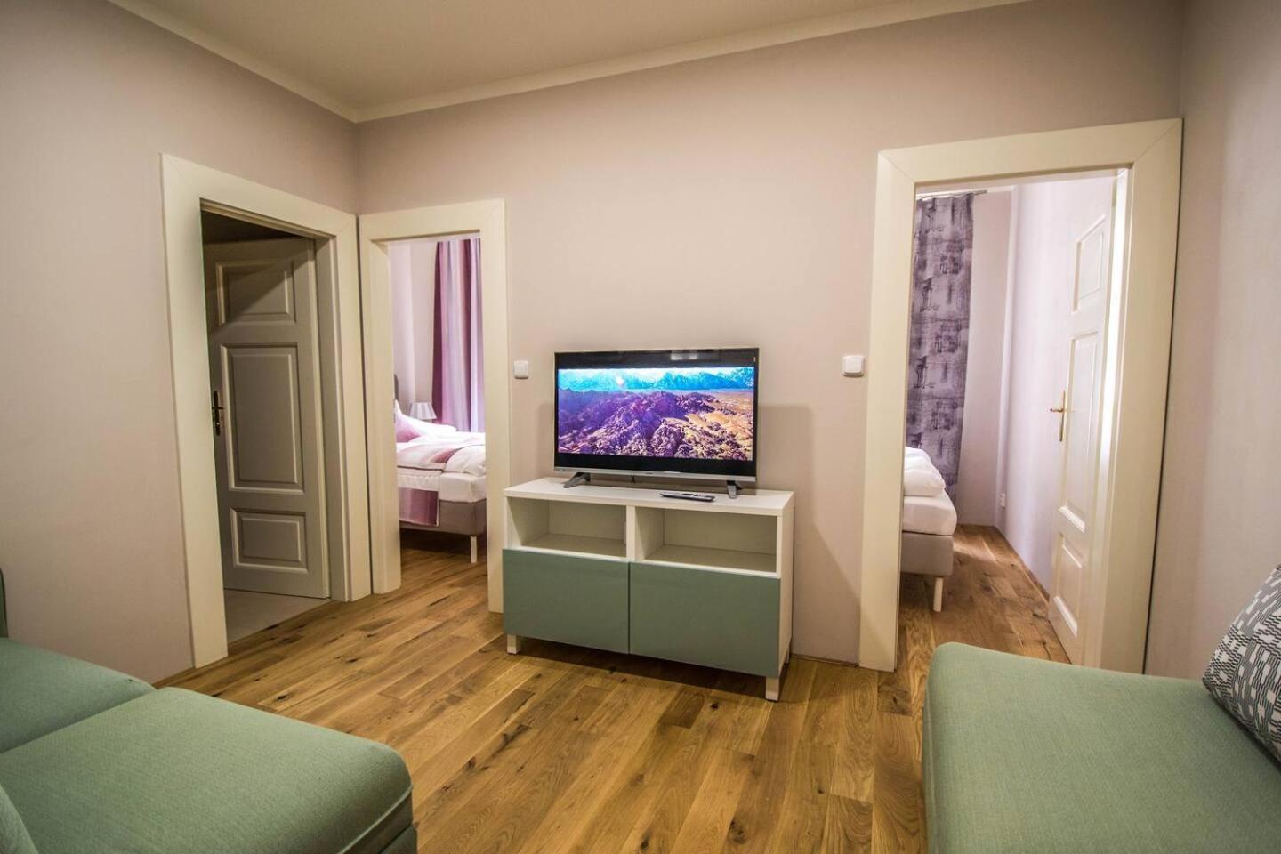 Unique Apartments 250M From The Charles Bridge — Photos 3