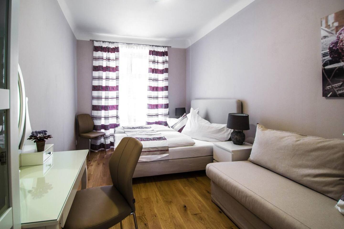 Unique Apartments 250M From The Charles Bridge — Photos 1